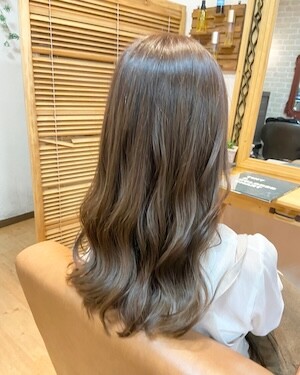 女性のロングヘアスタイル